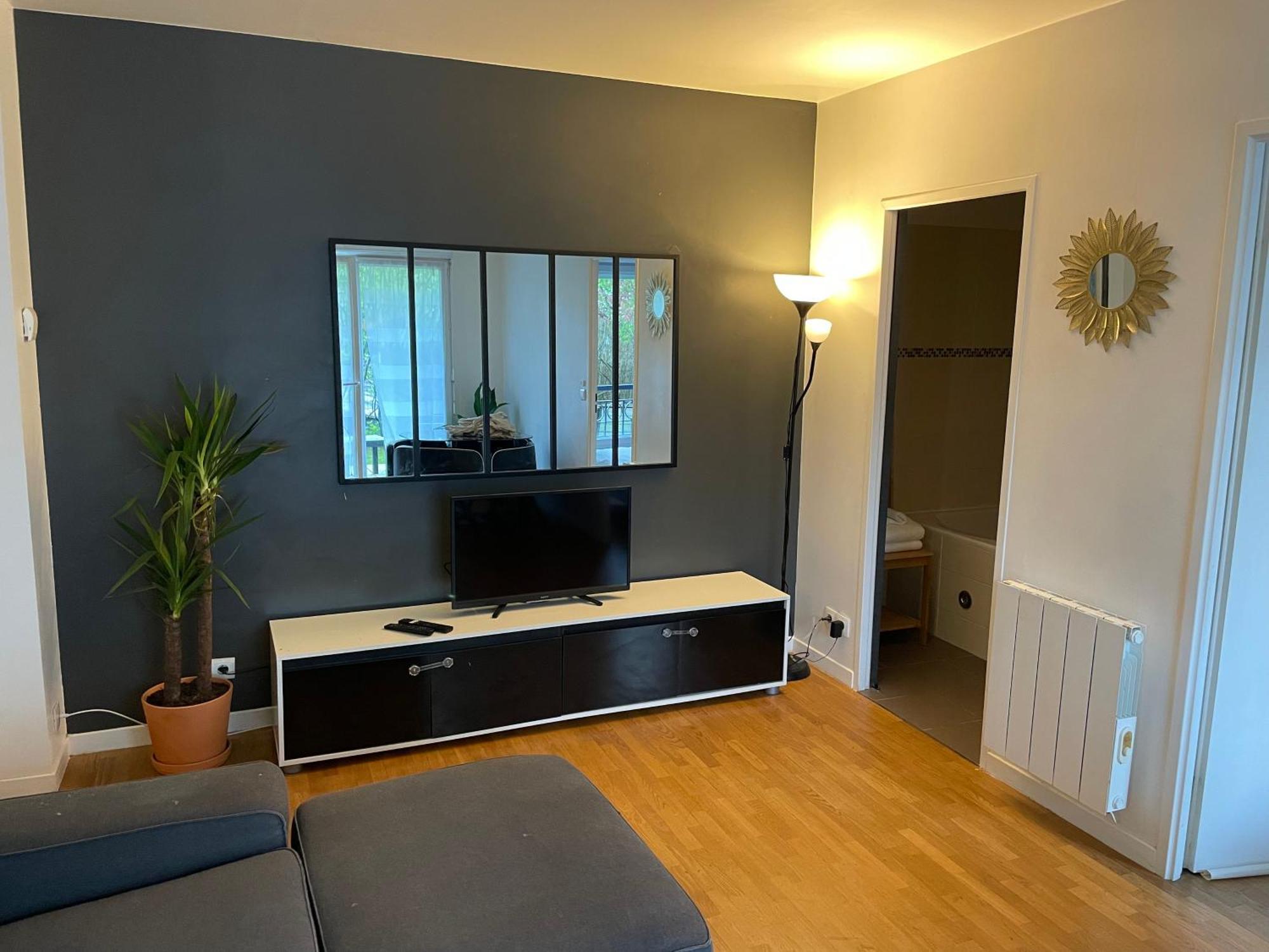 1 Bedroom With Garden, Train Station, Disneyland, Val D'Europe Bussy-Saint-Georges Bagian luar foto